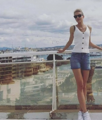 💋 Я живу в Москве и готова погрузиться с вами в мир страсти и наслаждения. Со мной вы переживете незабываемые моменты, окутанные роскошью и элегантностью. 👠 Мои услуги крайне гибкие: фантазии, эротический массаж, ролевые игры, стриптиз и многое другое. 🌟 Уверена, что мои фото вас не оставят равнодушными, и вы оцените мою красоту и сексуальность. 💃 Оставляйте свои отзывы о встрече, и мы снова сможем насладиться приятной компанией друг друга. Так что не откладывайте, дайте мне знать, как я могу сделать ваш вечер особенным! 😉✨ Катя
